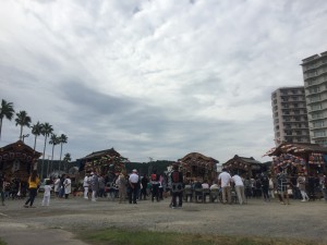 新町の屋台は右から2番目