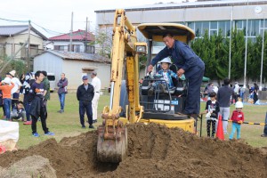 男の子の憧れ ユンボ！嬉しいね！